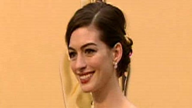 In her latest drama Love Other Drugs Anne Hathaway portrays 
